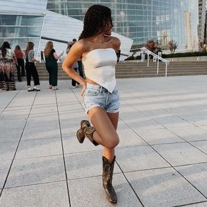 Meet your Posher, Aleira